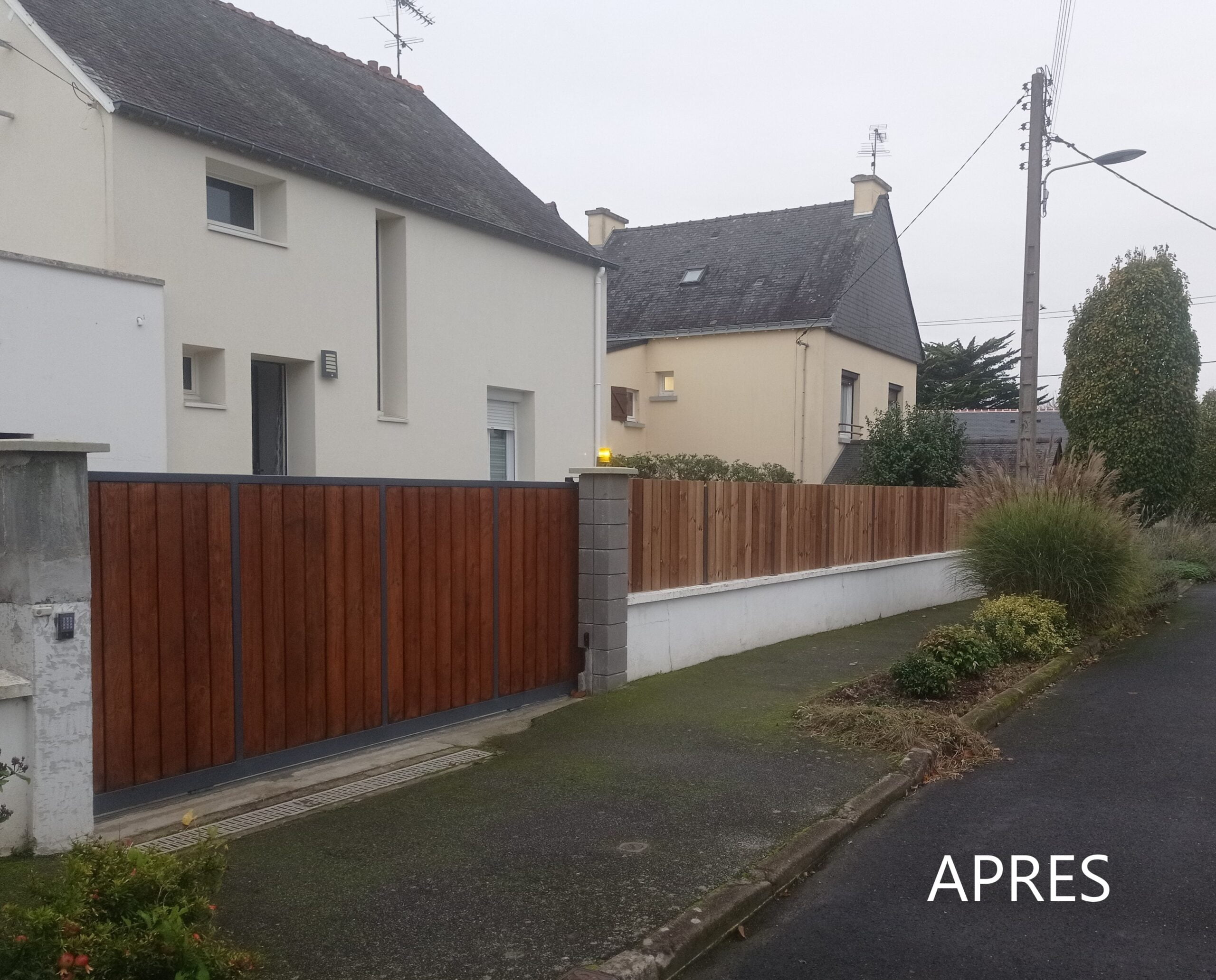 Portail-metal-bois-metallerie-Lorient