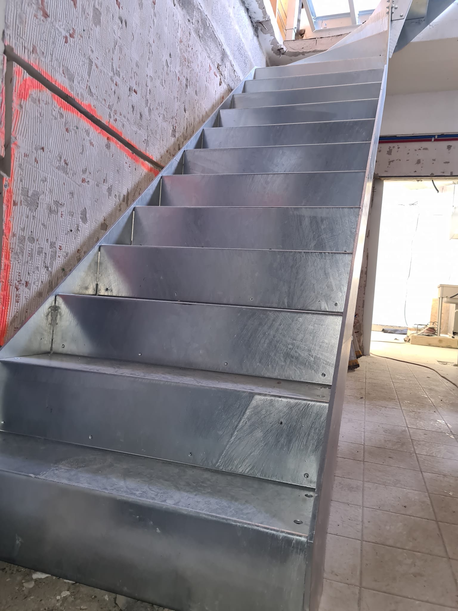 escalier-metallique-quart-tournant