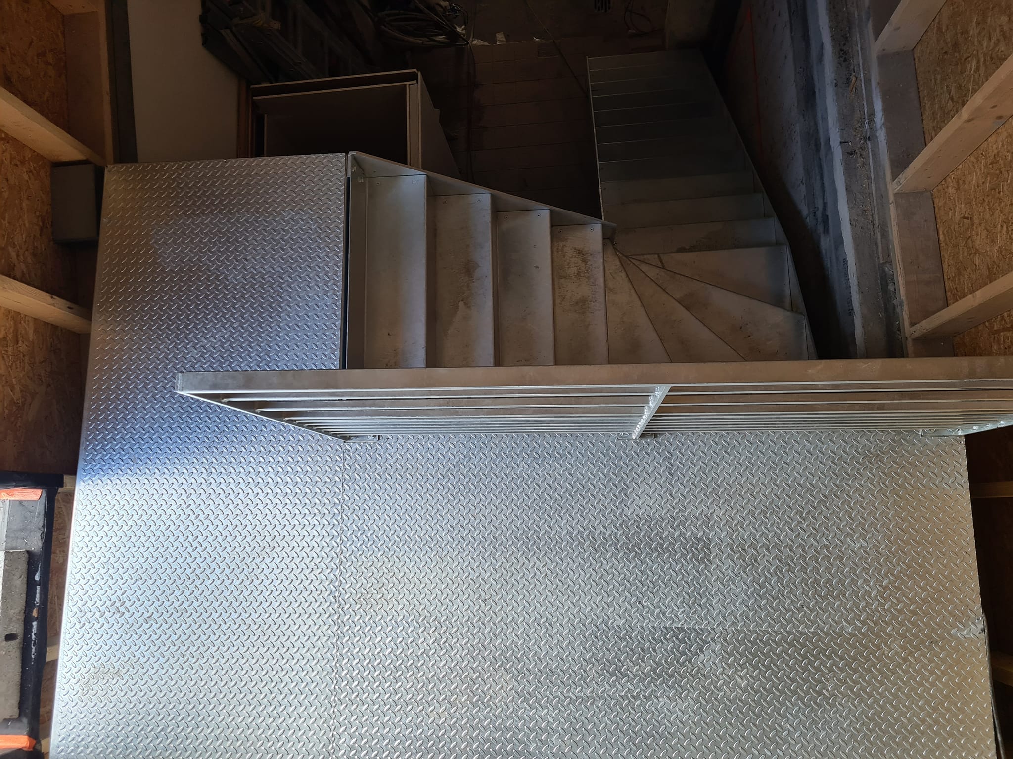 escalier-metallique-quart-tournant