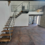 Escalier double limon central avec palier d arrivee en verre