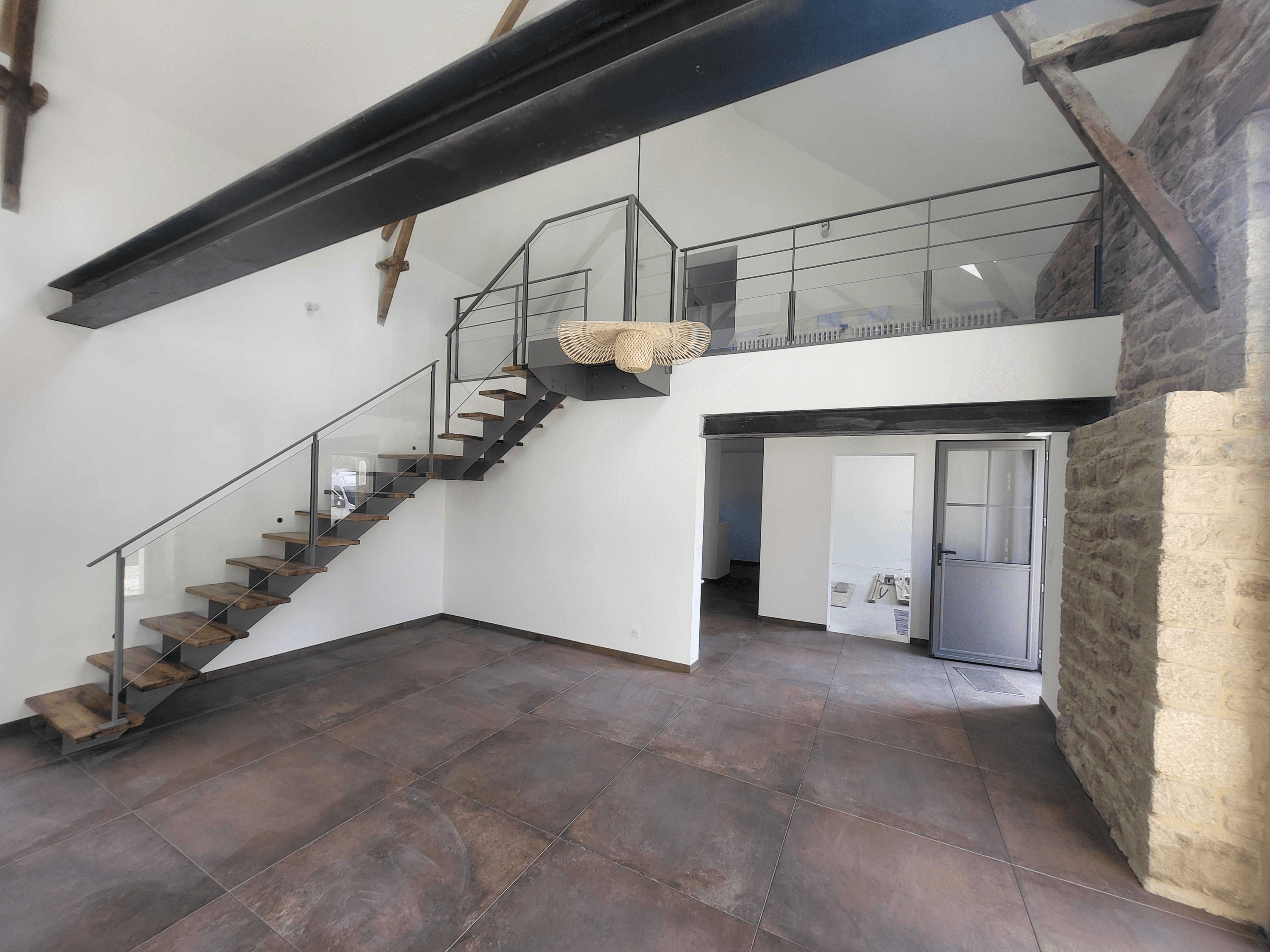 Escalier double limon central avec palier d arrivee en verre