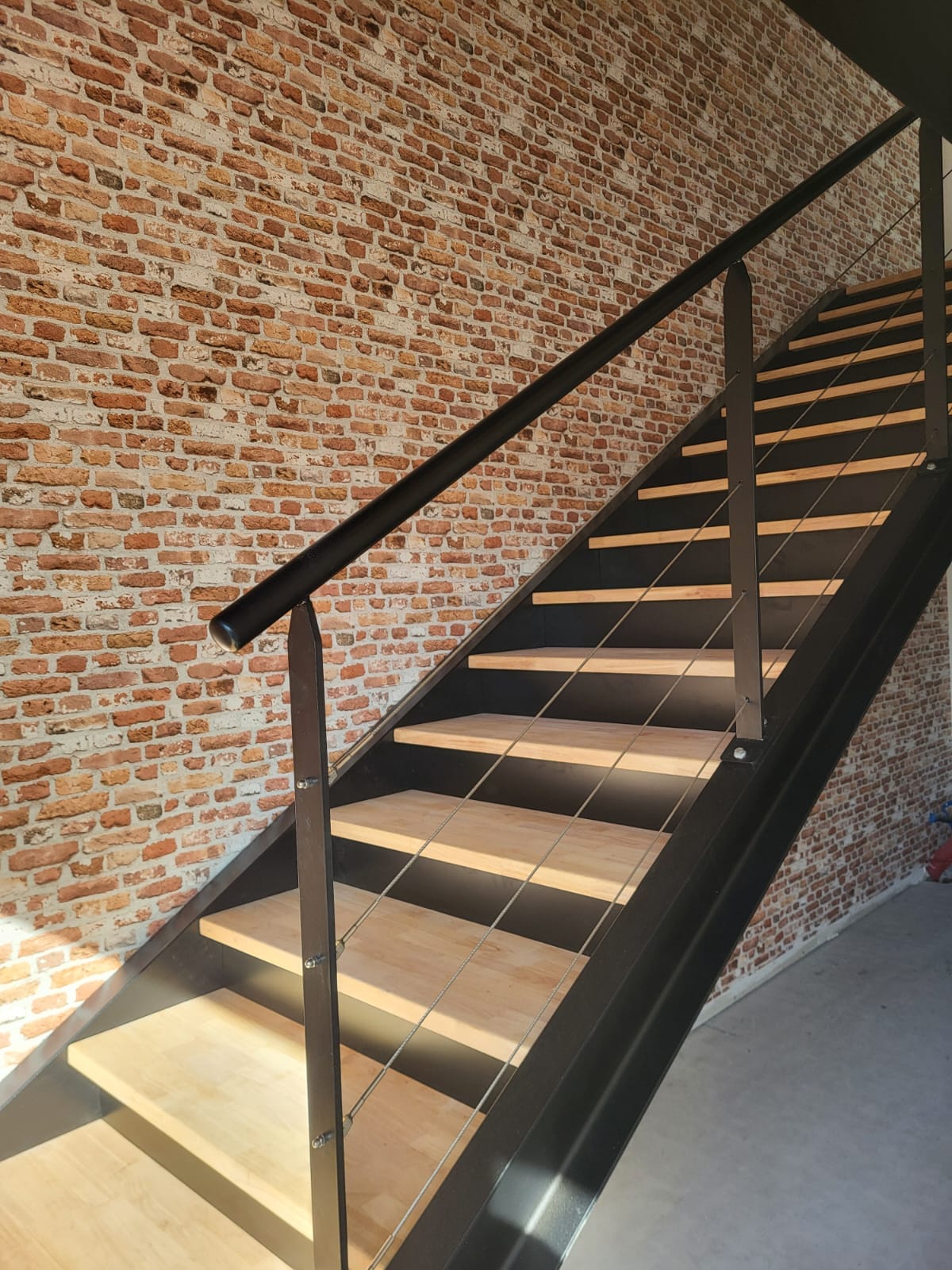 Escalier + Limon en UPN 200 + garde-corps cables inox