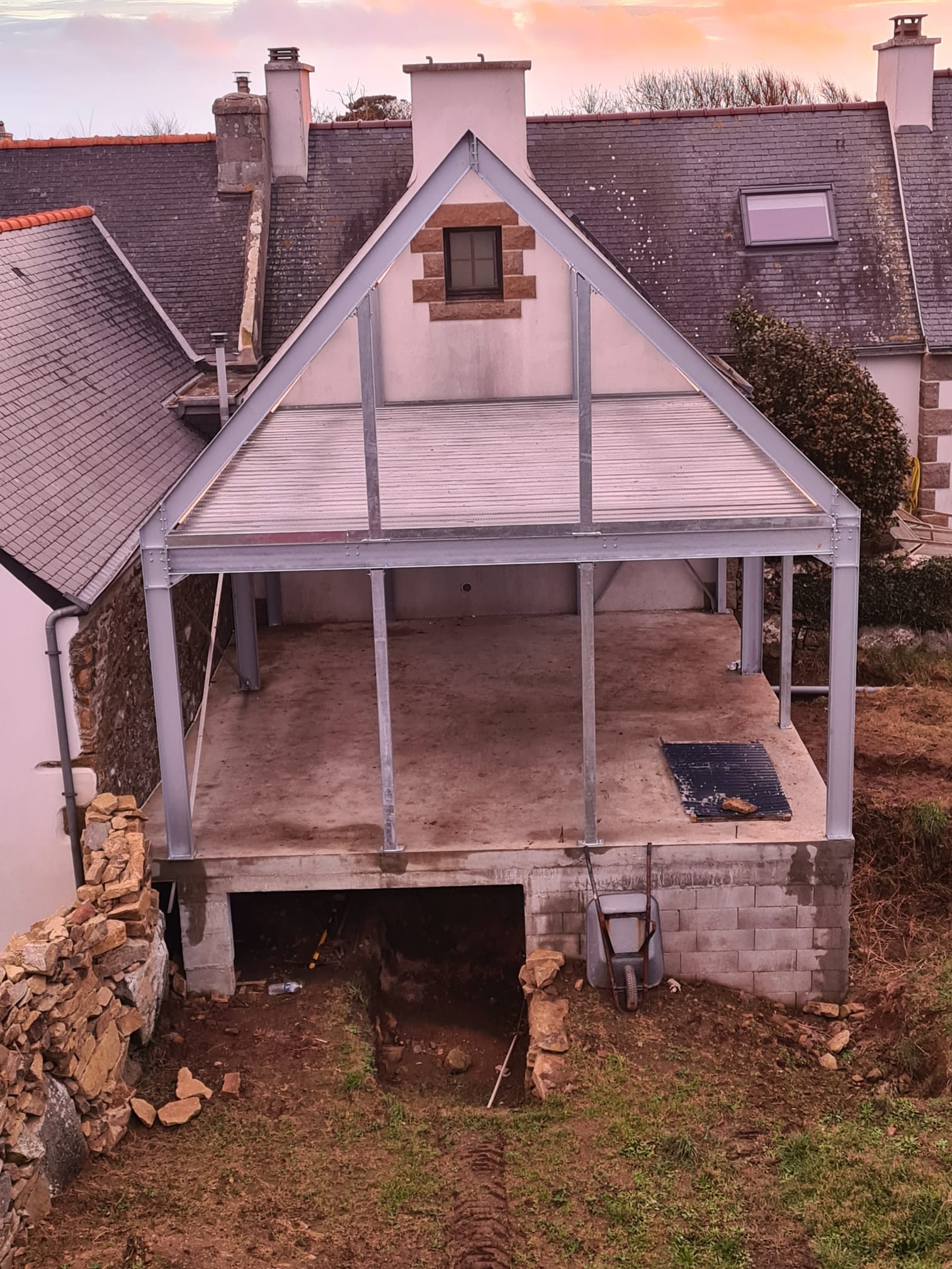 Extension d'une maison en charpente metallique