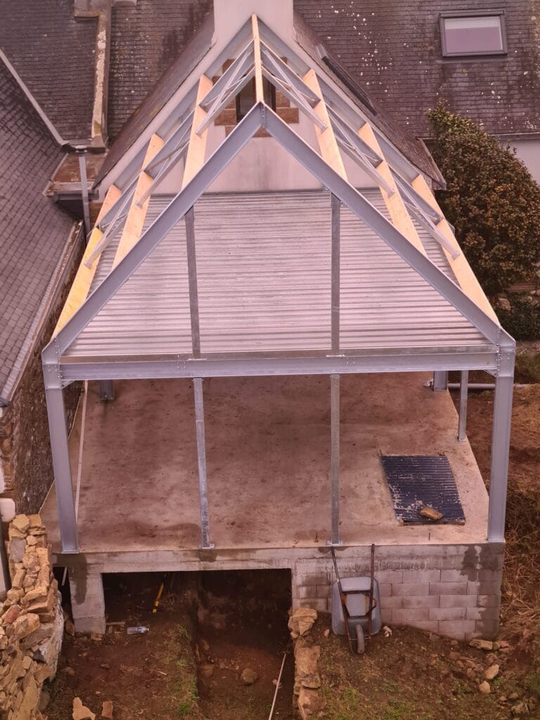 Extension d'une maison en charpente metallique
