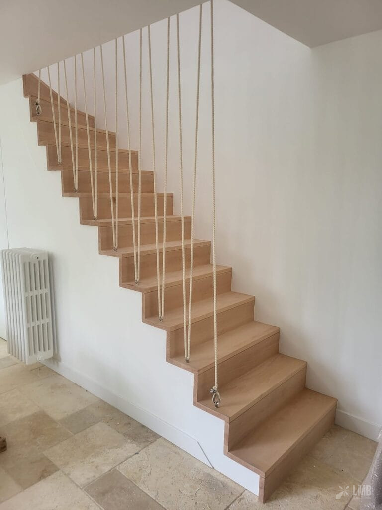 garde-corps en corde de l’escalier bois