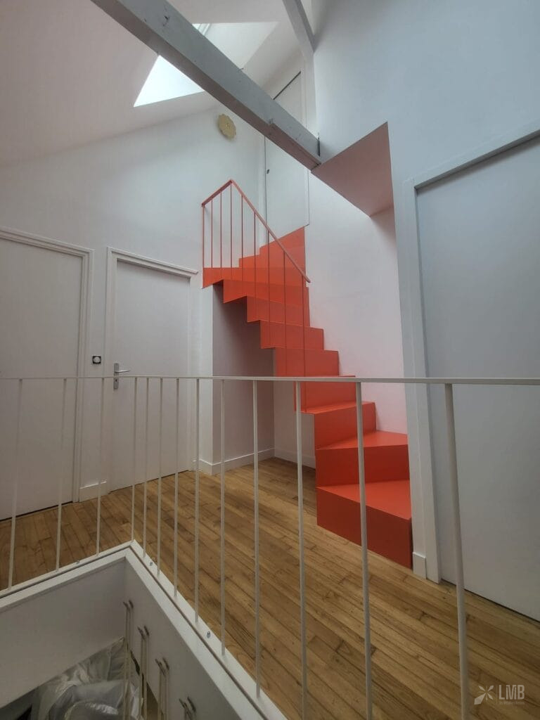 escalier en tôle pliee