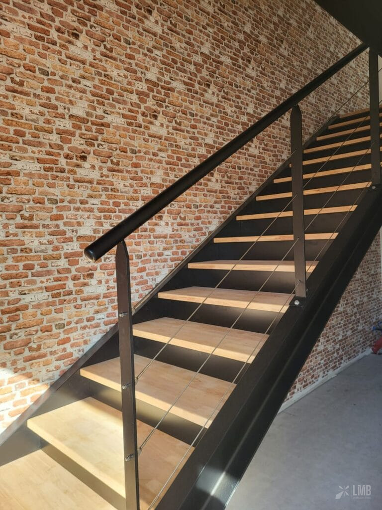 Escalier + Limon en UPN 200 + garde-corps cables inox
