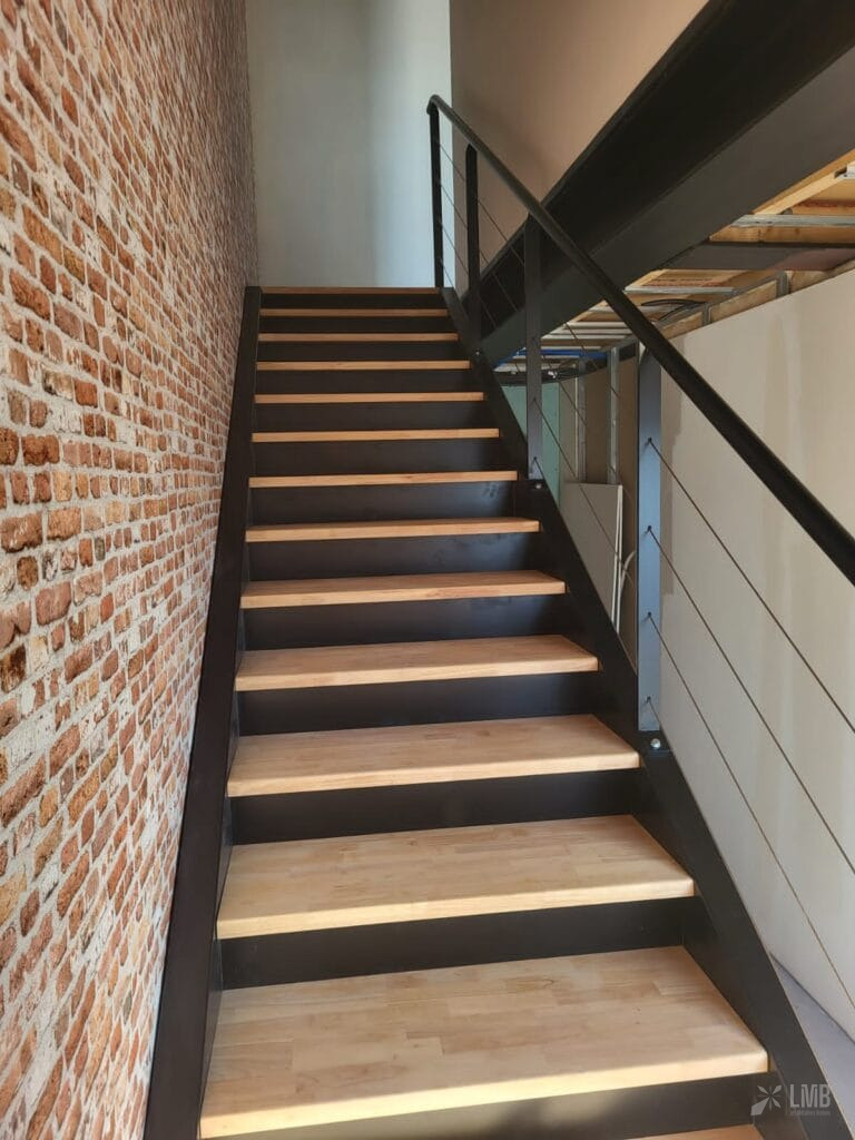 Escalier + Limon en UPN 200 + garde-corps cables inox