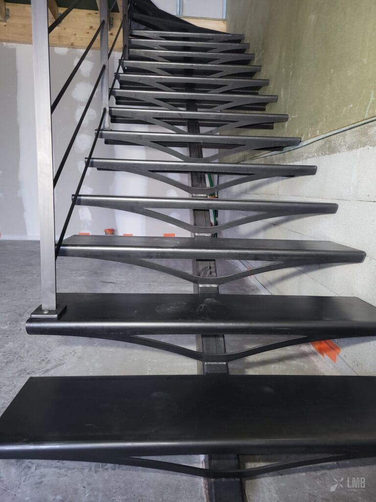Escalier metal brut