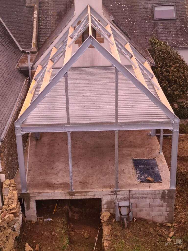Extension d'une maison en charpente metallique